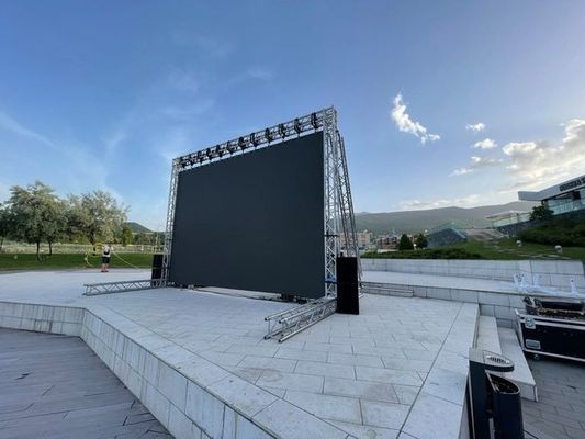 Prezzo buono Schermo per l'evento locativo, gabinetto del contesto dell'installazione LED di Satage dello schermo P3.91/P4.81 500x500mm della tenda della fase del LED in linea