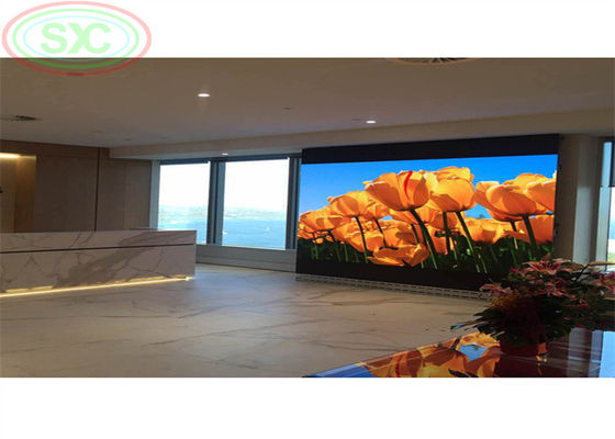 Prezzo buono Piccola esposizione di LED dell'interno eccellente del passo 3 del pixel come schermo del fondo della stazione televisiva in linea